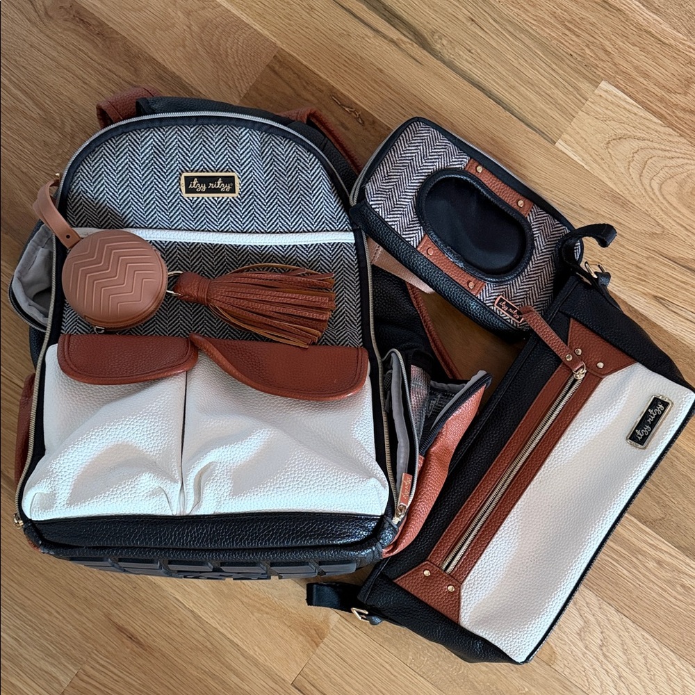 Itzy ritzy brown diaper bag set